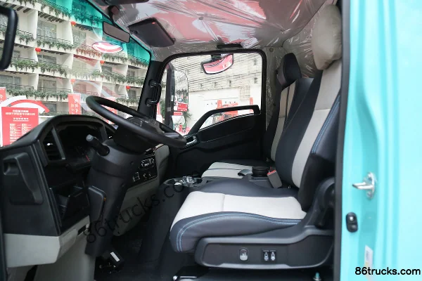 Sinotruk V2-X 4.5T 4.15m single-row pure electric cage light truck 100.46kWh 4X2(6 wheels) Interior (2) | 86Trucks