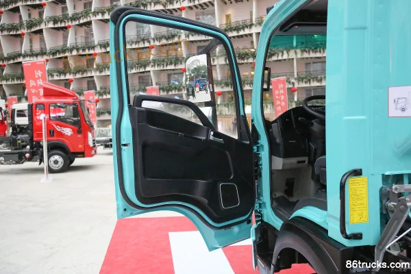 Sinotruk V2-X 4.5T 4.15m single-row pure electric cage light truck 100.46kWh 4X2(6 wheels) Interior (1) | 86Trucks
