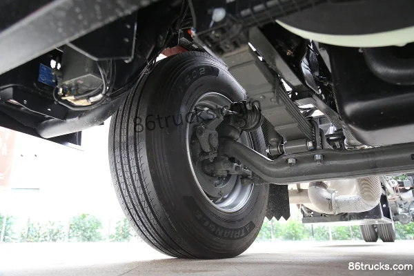 Sinotruk HOWO V5-X 290hp 4X2(6 wheels) 9.8m LNG van cargo truck Chassis (2) | 86Trucks
