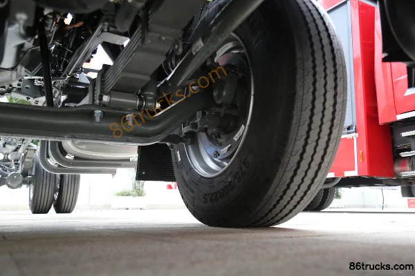 Sinotruk HOWO V5 270 hp 4X2(6 wheels) 9.8m Van Cargo Truck Chassis (3) | 86Trucks