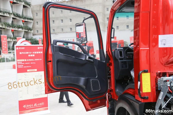 Sinotruk V3-X 170hp 4X2(6 wheels) 4.15m Single Row Box Light Truck Cab (1) | 86Trucks
