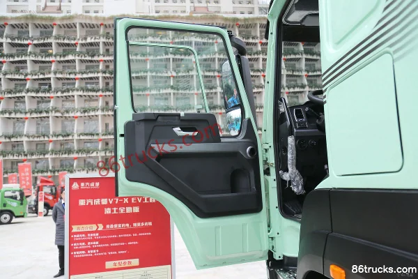 Sinotruk V7-X Full Attendance Muck Truck Edition 31T 8X4(12 wheels) 5.6m Battery Swap Pure Electric Dump Truck 601kWh Cab (1) | 86Trucks