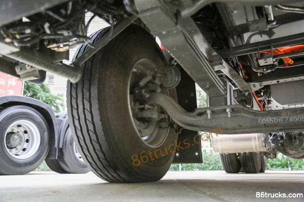 Sinotruk V7-X Version Pleine présence 25T 6X4(10 roues) Tracteur routier 100% électrique à batterie interchangeable 601 kWh Châssis (2) | 86