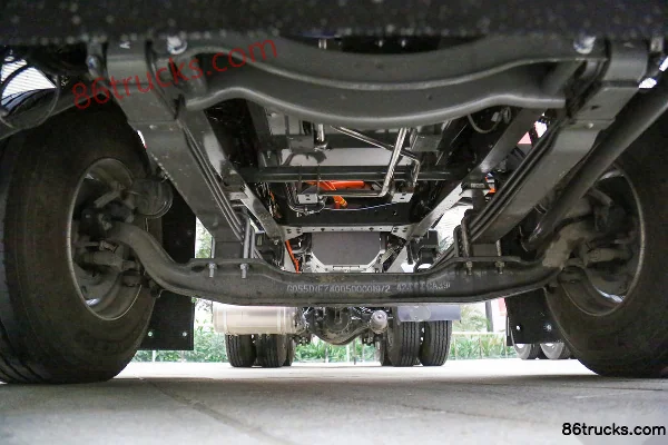Sinotruk V7-X Version Pleine présence 25T 6X4(10 roues) Tracteur routier 100% électrique à batterie interchangeable 601 kWh Châssis (1) | 86