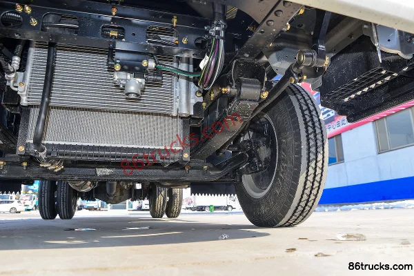FAW Jiefang J6F Zhaocaihu 137 ch 4X2(6 roues) 4,2 m simple cabine plateau camion léger Châssis (3) | 86Trucks
