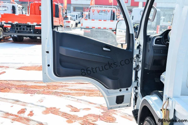Yuejin Fuxing S100V 116 hp 4X2(6 wheels) 4.2m single-row flatbed light truck (hydraulic brake) Cab (2) | 86Trucks