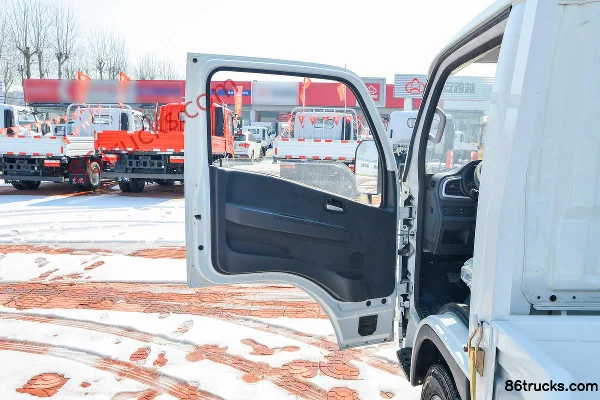 Yuejin Fuxing S100V 116 hp 4X2(6 wheels) 4.2m single-row flatbed light truck (hydraulic brake) Cab (1) | 86Trucks