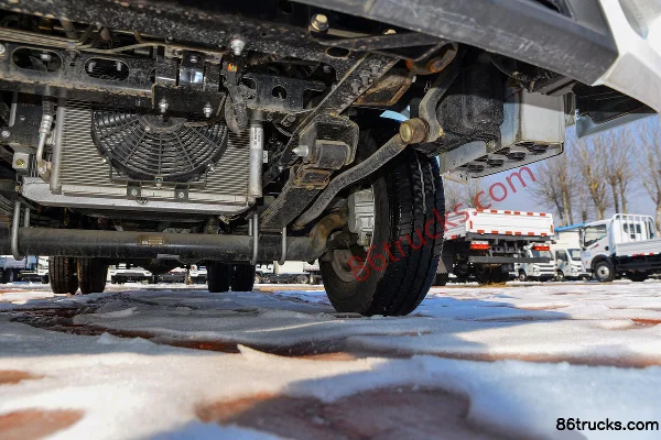 Yuejin Fuxing S100V 116 hp 4X2(6 wheels) 4.2m single-row flatbed light truck (hydraulic brake) Chassis (3) | 86Trucks