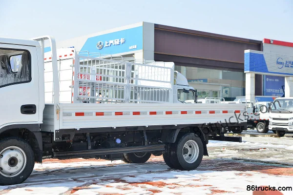 Yuejin Fuxing S100V 116 hp 4X2(6 wheels) 4.2m single-row flatbed light truck (hydraulic brake) Body (1) | 86Trucks