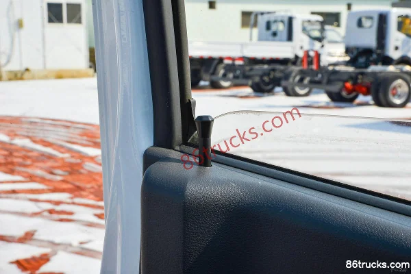 Yuejin Fuxing S100V 116 hp 4X2(6 wheels) 3.77m Semi-row Flatbed Mini Truck Cab (3) | 86Trucks