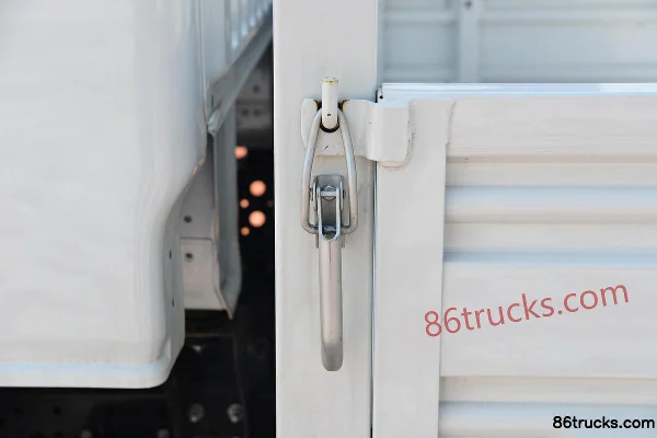 Yuejin Fuxing S100V 116 hp 4X2(6 wheels) 3.77m Semi-row Flatbed Mini Truck Body (3) | 86Trucks