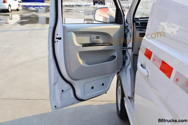 SRM X30L EV 2.5T 2 places 4,495 m camion utilitaire électrique à fourgon Cabine (2) | 86Trucks