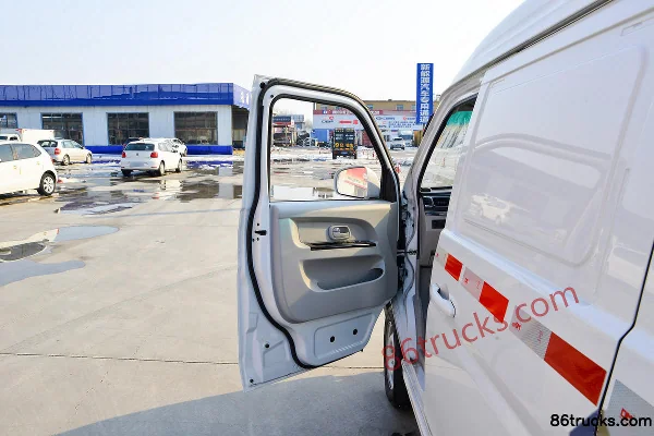 SRM X30L EV 2.5T 2 places 4,495 m camion utilitaire électrique à fourgon Cabine (1) | 86Trucks
