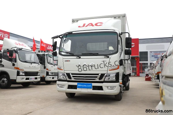 JAC New V7 2.5L Diesel 162 hp 4X2(6 wheels) Xingrui 6-Speed 3.82m Semi-Row Van Light Truck Exterior (3) | 86Trucks