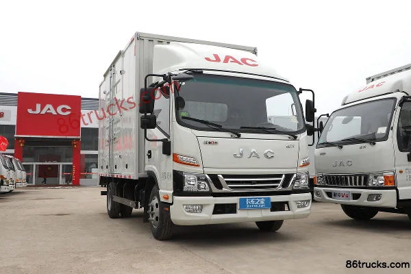 JAC New V7 2.5L Diesel 162 hp 4X2(6 wheels) Xingrui 6-Speed 3.82m Semi-Row Van Light Truck Exterior