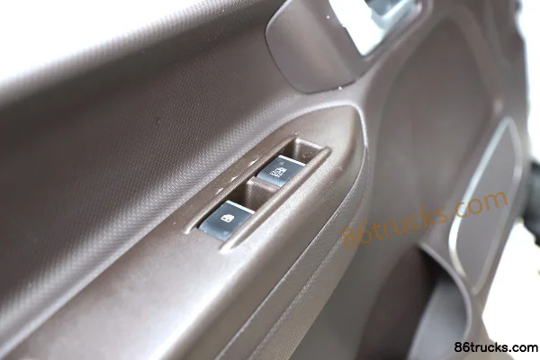 JAC New V7 2.5L Diesel 162 hp 4X2(6 wheels) Xingrui 6-Speed 3.82m Semi-Row Van Light Truck Cab (3) | 86Trucks