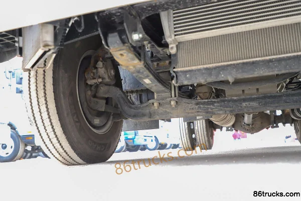 JAC New V7 2.5L Diesel 162 hp 4X2(6 wheels) Xingrui 6-Speed 3.82m Semi-Row Van Light Truck Chassis (2) | 86Trucks