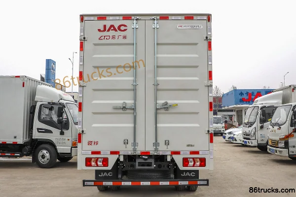 JAC New V7 2.5L Diesel 162 hp 4X2(6 wheels) Xingrui 6-Speed 3.82m Semi-Row Van Light Truck Body (2) | 86Trucks