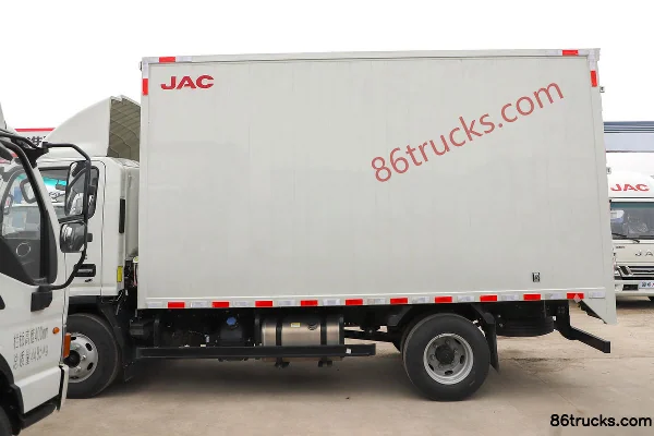 JAC New V7 2.5L Diesel 162 hp 4X2(6 wheels) Xingrui 6-Speed 3.82m Semi-Row Van Light Truck Body (1) | 86Trucks