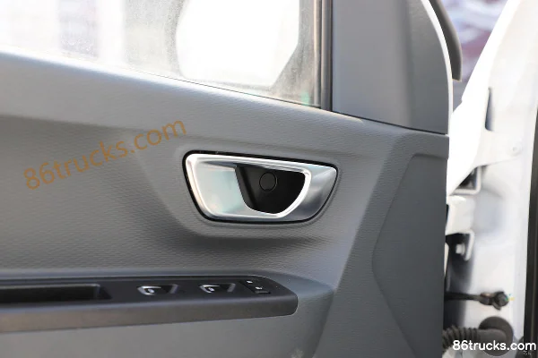FARIZON Xingxiang F1E 2023 model 3.0T 3.05m single-row pure electric box van micro truck 41.86kWh 4X2(6 wheels) Interior (3) | 86Trucks