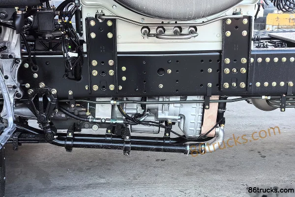 Dongfeng Commercial Vehicle Tianlong KL Heavy Truck 460 hp 6X4(10 wheels) LNG Dangerous Goods Tractor Truck Chassis (1) | 86Trucks