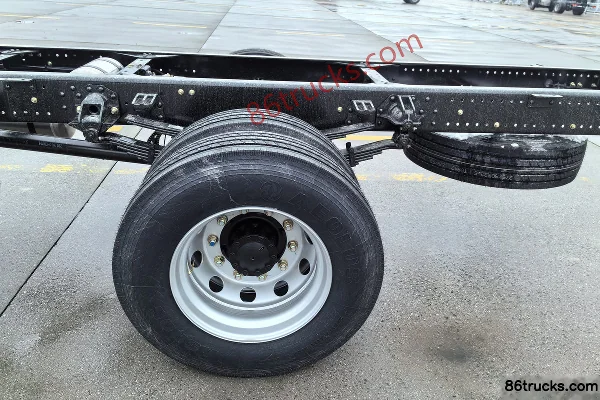 Dongfeng Commercial Vehicle Tianjin KR PLUS Comfort Edition 290 hp 4X2(6 wheels) 6.8m refrigerated truck (high roof double bunk) Chassis (2)