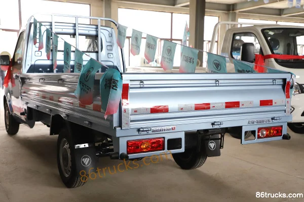 Foton Xiangling Q Split Basic 1.3L 91hp 4X2(6 wheels) Gasoline 2.8m Single Row Flatbed Truck (Single Rear Tire) Body (3) | 86Trucks