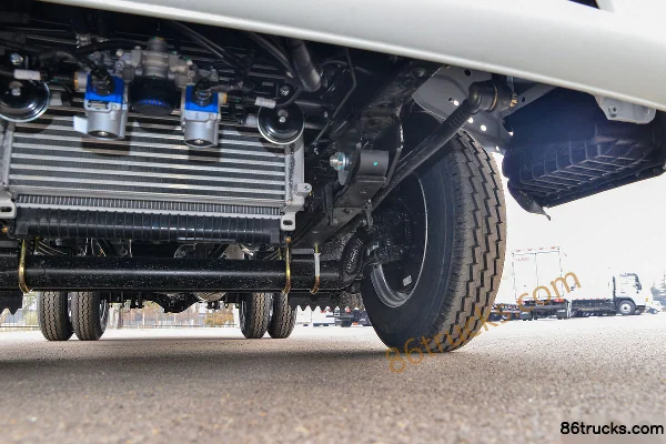 JAC H3 2.3L Diesel 143hp 4X2(6 wheels) WLY 5-Speed 3.47m Crew Cab Wing Van Light Truck Chassis (3) | 86Trucks