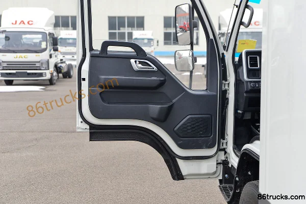 JAC H5 2.5L diesel 155 hp 4X2(6 wheels) WLY 8-speed 3.82m double-row van light truck Cab (2) | 86Trucks