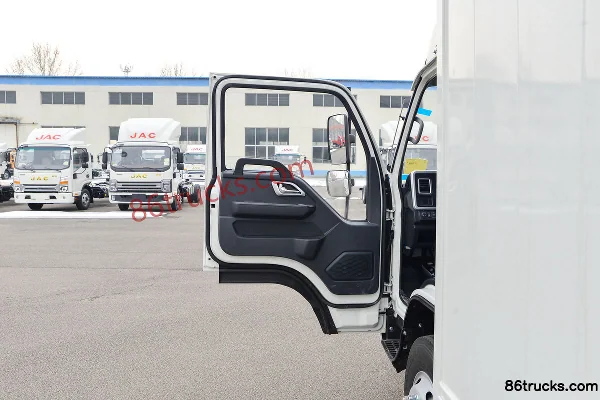JAC H5 2.5L diesel 155 hp 4X2(6 wheels) WLY 8-speed 3.82m double-row van light truck Cab (1) | 86Trucks