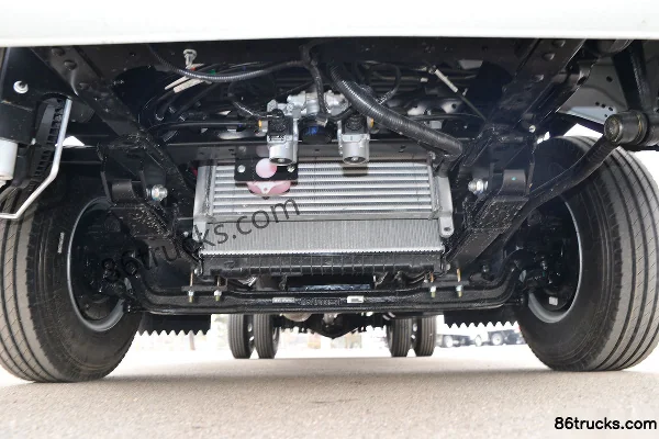JAC H5 2.5L diesel 155 hp 4X2(6 wheels) WLY 8-speed 3.82m double-row van light truck Chassis (1) | 86Trucks
