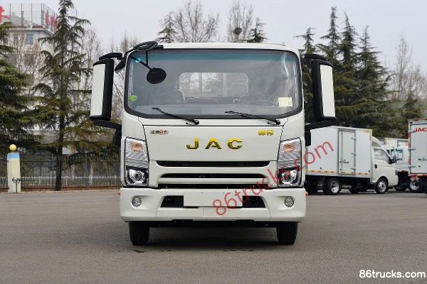 JAC Shuailing Q6 Champion Edition 170hp 4X2(6 wheels) 4.18m Single Row Flatbed Light Truck Exterior (2) | 86Trucks