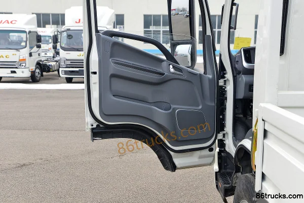 JAC Shuailing Q6 Champion Edition 170hp 4X2(6 wheels) 4.18m Single Row Flatbed Light Truck Cab (2) | 86Trucks