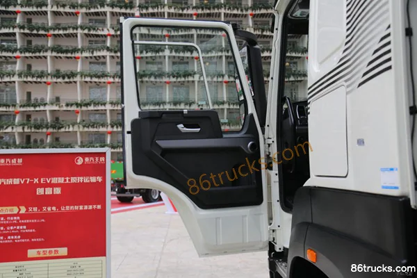 Sinotruk V7-X Wealth Creation Edition 8X4(12 wheels) 7.77m³ Battery Swap Pure Electric Concrete Mixer Truck 282kWh Cab (1) | 86Trucks