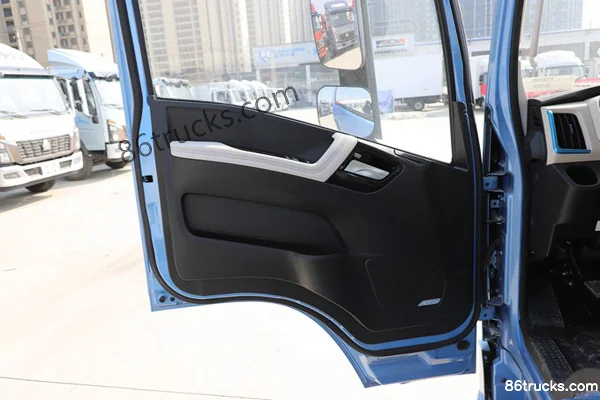 Lanqing Light Truck H Series 170 hp 4X2(6 wheels) 4.18m Single Row Stake Truck (Fast Gear 8-speed) Cab (2) | 86Trucks