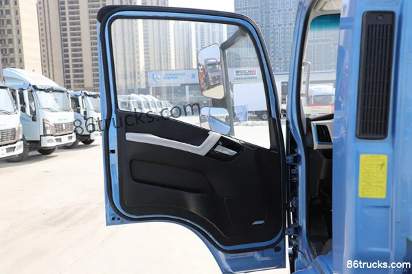 Lanqing Light Truck H Series 170 hp 4X2(6 wheels) 4.18m Single Row Stake Truck (Fast Gear 8-speed) Cab (1) | 86Trucks