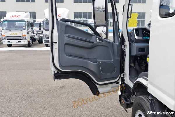 JAC Shuailing Q6 130hp 4X2(6 wheels) 3.85m crew cab flatbed light truck (2) | 86Trucks