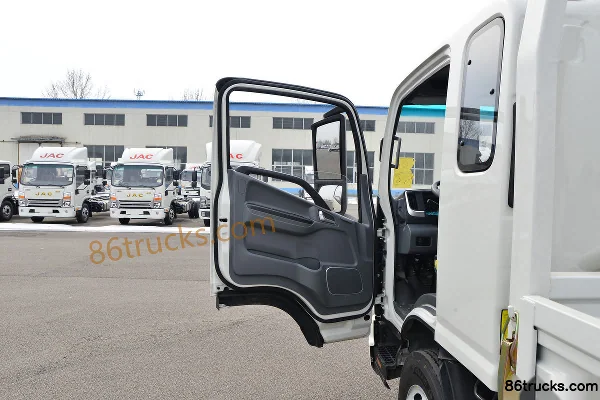 JAC Shuailing Q6 130hp 4X2(6 wheels) 3.85m crew cab flatbed light truck (1) | 86Trucks
