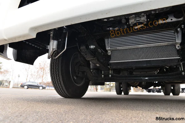 JAC Shuailing Q6 130hp 4X2(6 wheels) 3.85m crew cab flatbed light truck Chassis (2) | 86Trucks