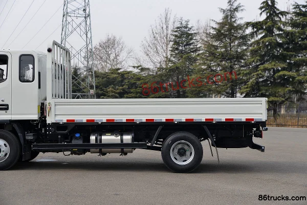 JAC Shuailing Q6 130hp 4X2(6 wheels) 3.85m crew cab flatbed light truck Body (2) | 86Trucks