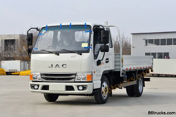 JAC Chuangfu Star H3 140 hp 4X2(6 wheels) 3.47m Semi-row Flatbed Light Truck Exterior (3) | 86Trucks