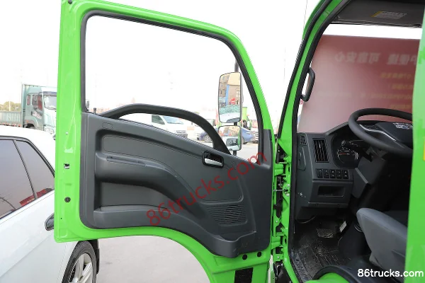 Yuejin Qilin X3 140 hp 4X2(6 wheels) 3.6m Single Row Dump Truck Cab (1) | 86Trucks