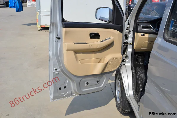 Changan Kuayue Xinbao T3 version standard 1.5L essence 112 ch 4X2(6 roues) 2,37 m cabine double à ailes ouvrantes micro camion (roue arrière