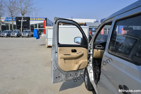 Changan Kuayue Xinbao T3 version standard 1.5L essence 112 ch 4X2(6 roues) 2,37 m cabine double à ailes ouvrantes micro camion (roue arrière
