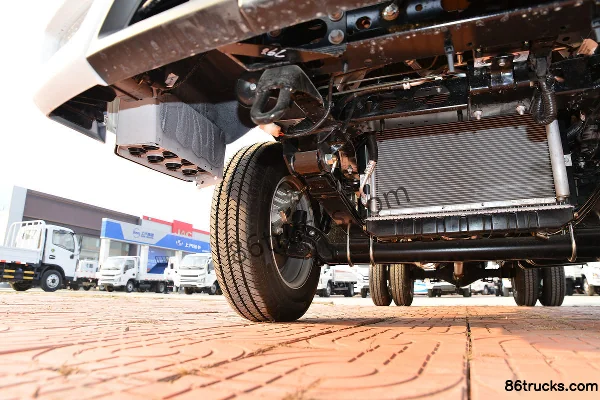 Yuejin Fuxing S100Q 2L 150hp 4X2(6 wheels) Gasoline 4.2m single-row flatbed mini truck Chassis (2) | 86Trucks
