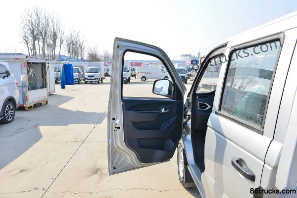 Foton Xiangling V 1.5L 115hp 4X2(6 wheels) Gasoline 2.53m Double Row Flatbed Mini Truck (China VI) Cab (1) | 86Trucks