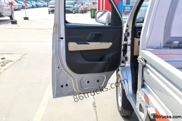 Changan Kuayue Xinbao T3 PLUS Flagship Edition 1.6L Gasoline 122 hp 4X2(6 wheels) Dongan 5-Speed Hydraulic Brake 2.52m Double Row Stake Truc