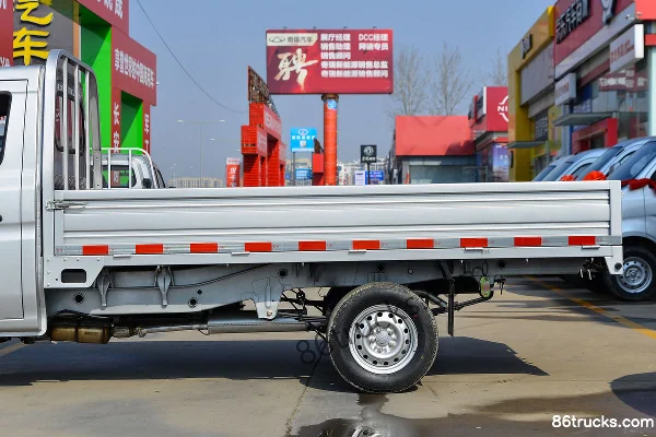 Changan Kuayue Xinbao T3 PLUS Flagship Edition 1.6L Gasoline 122 hp 4X2(6 wheels) Dongan 5-Speed Hydraulic Brake 2.52m Double Row Stake Truc