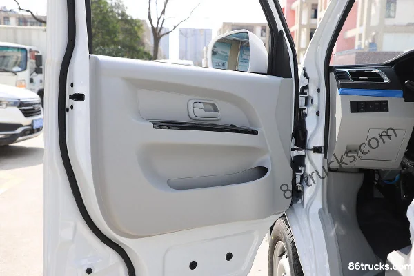 SRM Xinyuan Haoyun 2023 Standard Type 2.4T 4.5m Pure Electric Multi-Purpose Passenger Vehicle 41.86kWh Cab (2) | 86Trucks