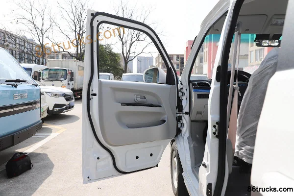 SRM Xinyuan Haoyun 2023 Standard Type 2.4T 4.5m Pure Electric Multi-Purpose Passenger Vehicle 41.86kWh Cab (1) | 86Trucks